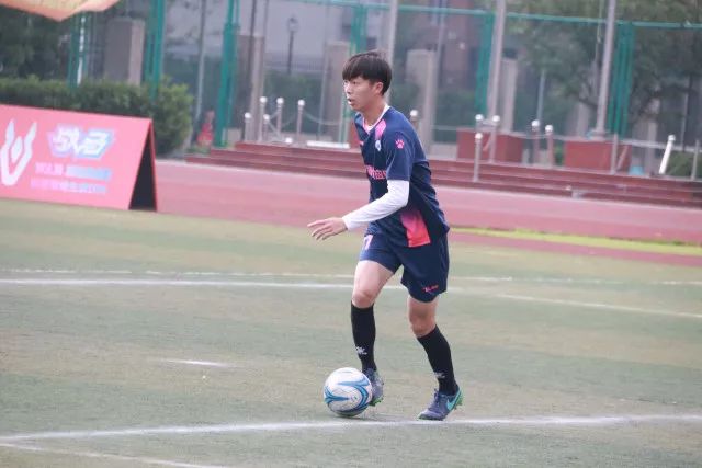 江苏领先福建 halftime报告：汤普森表现出色，球队小幅领先